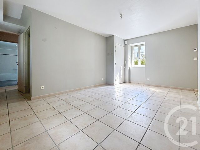 Appartement F3 à louer - 3 pièces - 66.65 m2 - LOULANS VERCHAMP - 70 - FRANCHE-COMTE - Century 21 Gsm Immo